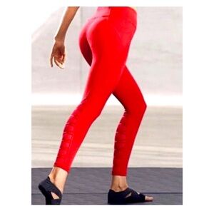 🔥🔥🔥SALE Women’s Victoria Secrets Knockout Leggings Size M